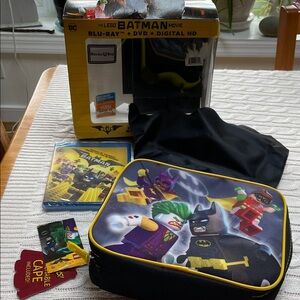 New Lego Batman Movie Blu-Ray and DVD lunchbox removable cape 2017 Warner Bros